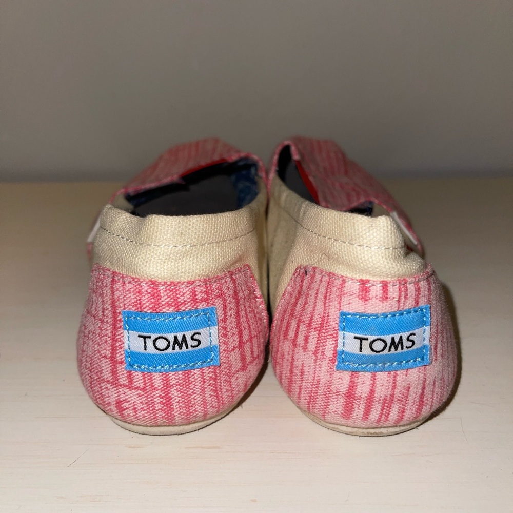 Super cute and have a momma and baby elephant on the side. Worn maybe 10 times.
